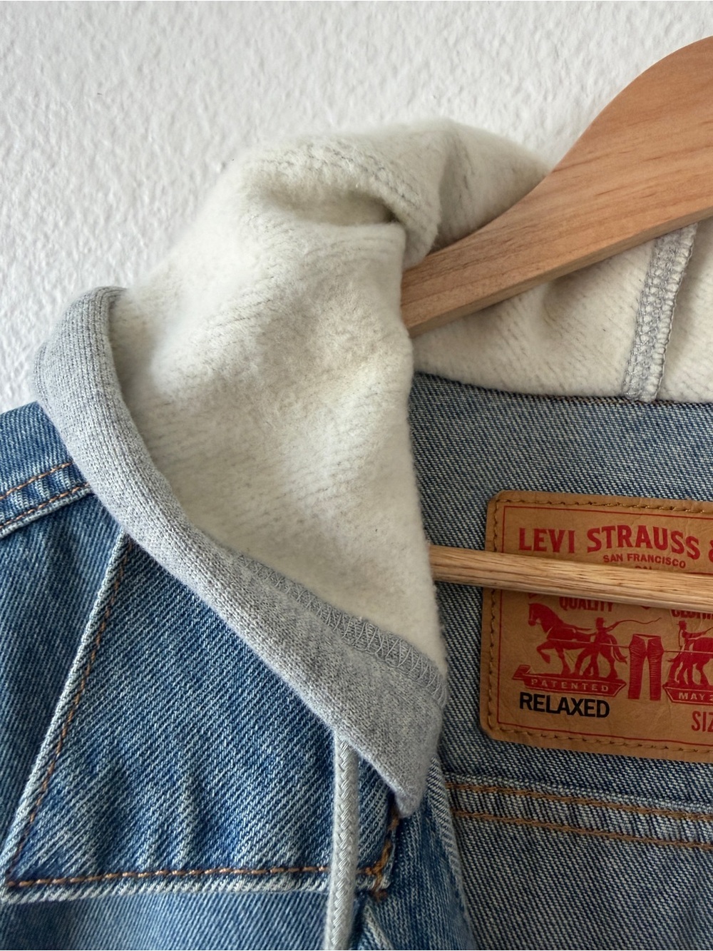 Levi's Blue Denim Jacket with Gray Hood and Sleeves - Picture 6 of 8